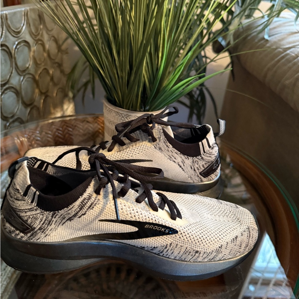 Brooks Black and White Levitate4 Women’s Sneakers